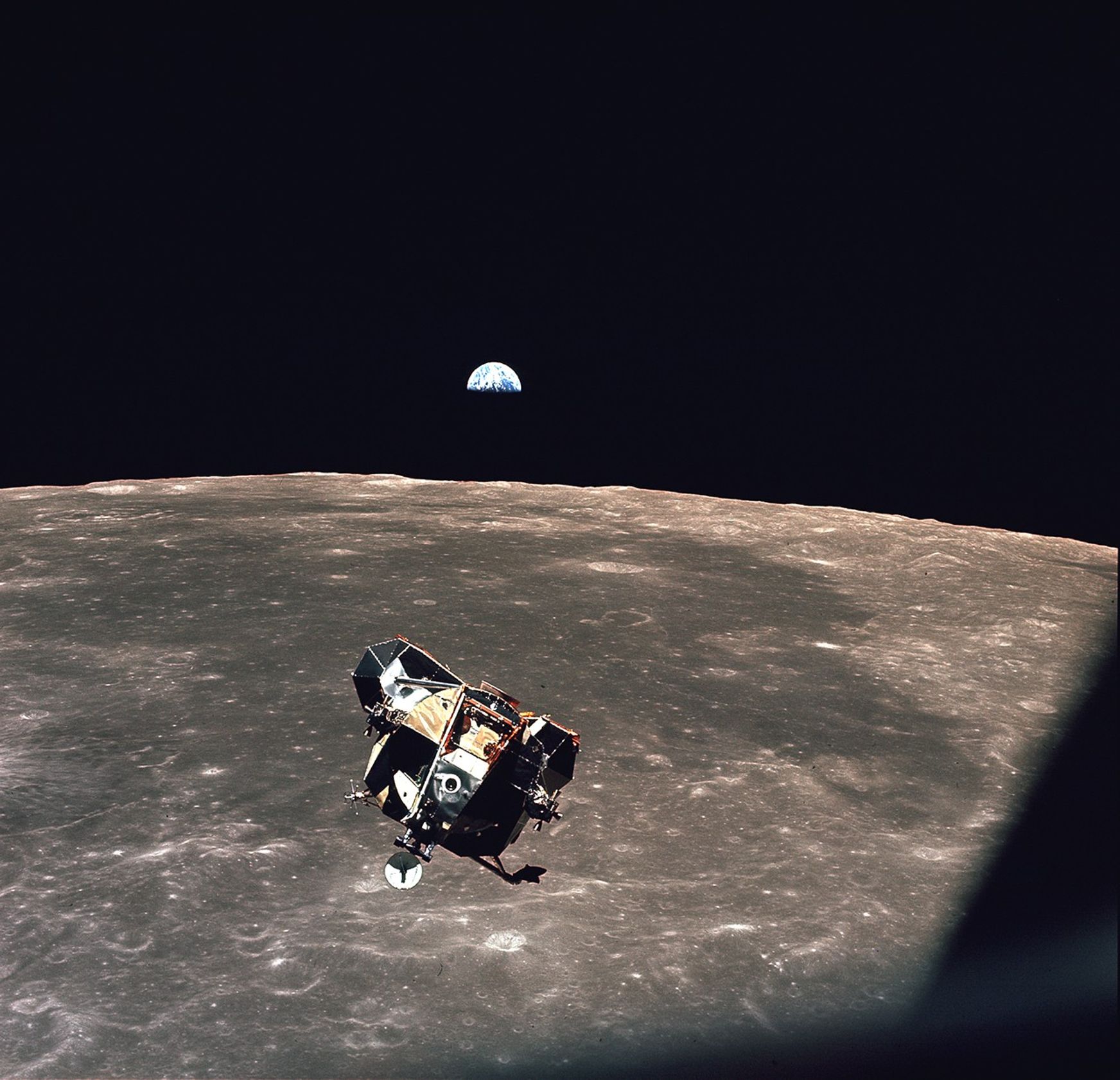 Uzletni stepen lunarnog modula Eagle iznad Meseca.