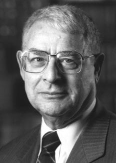Rikardo Đakoni (1931–2018) — dobitnik Nobelove nagrade za fiziku 2002. godine za pionirske doprinose rendgenskoj astronomiji. Slika iz dostavljenog dokumenta.